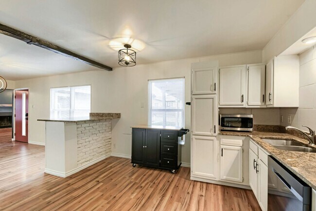 Building Photo - 8106 Windlake Dr