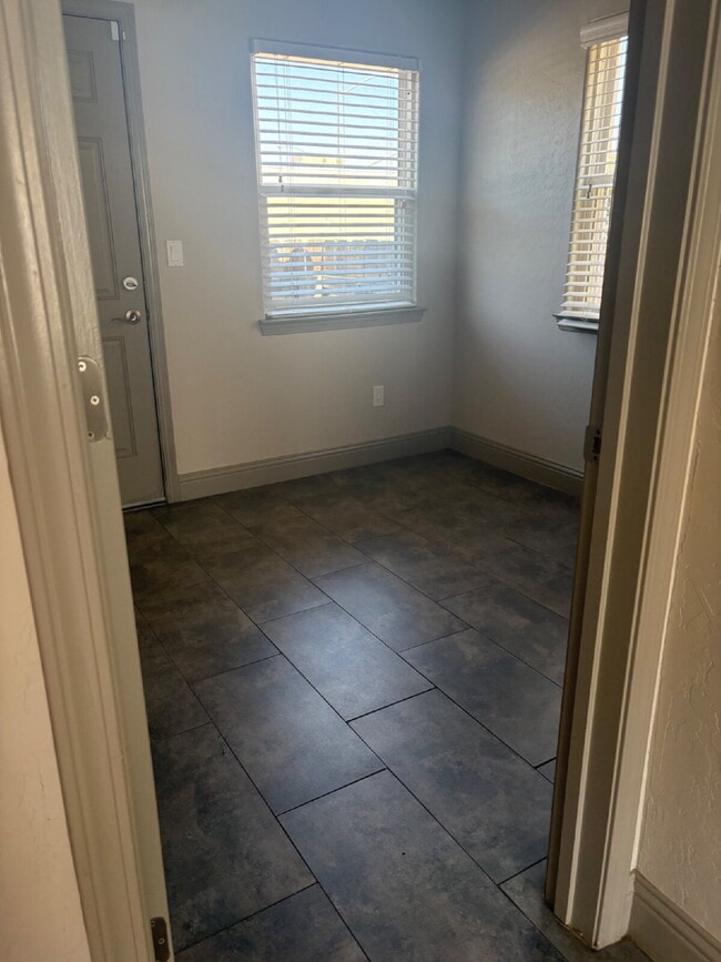 Building Photo - "Casitas": Stylish 1-Bedroom with Granite Elegance in Downtown Fresno!"