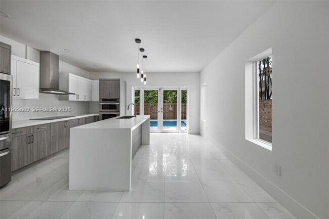 Building Photo - 3142 Carter St