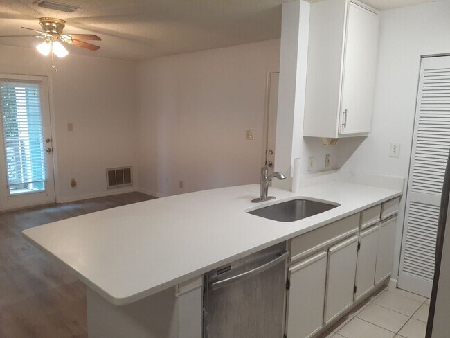 Building Photo - 12851 Daybreak Cir