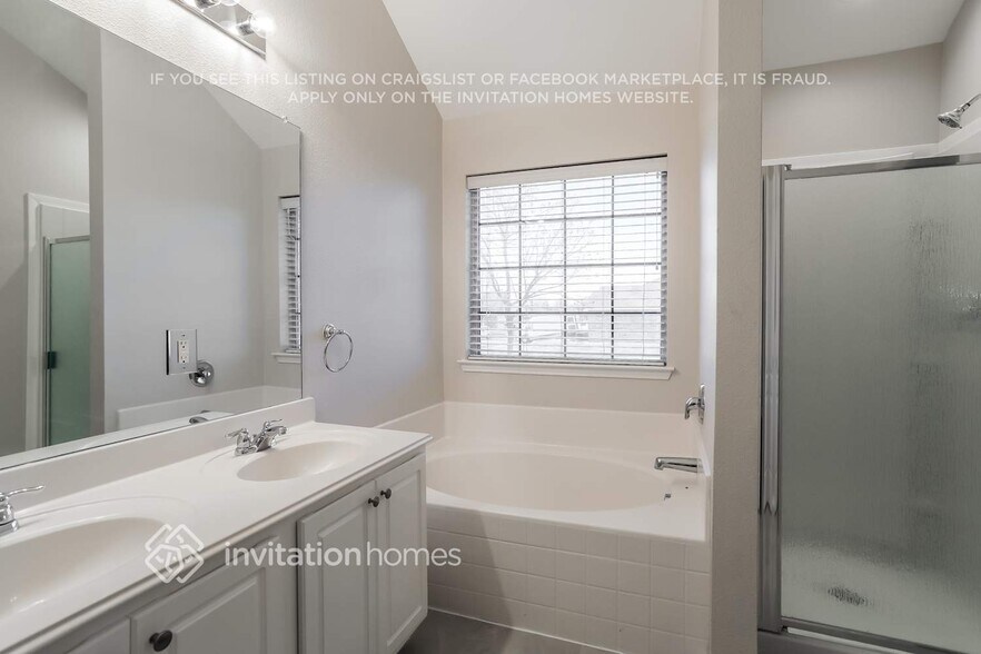 Building Photo - 9001 Heartwood Dr