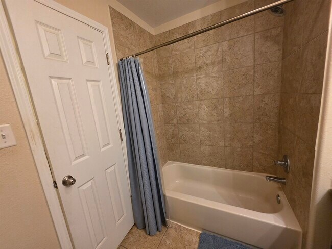 Building Photo - 302 Date Palm Dr