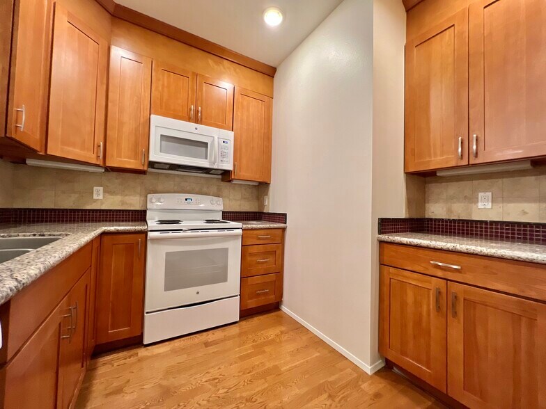 Building Photo - 12712 Admiralty Way