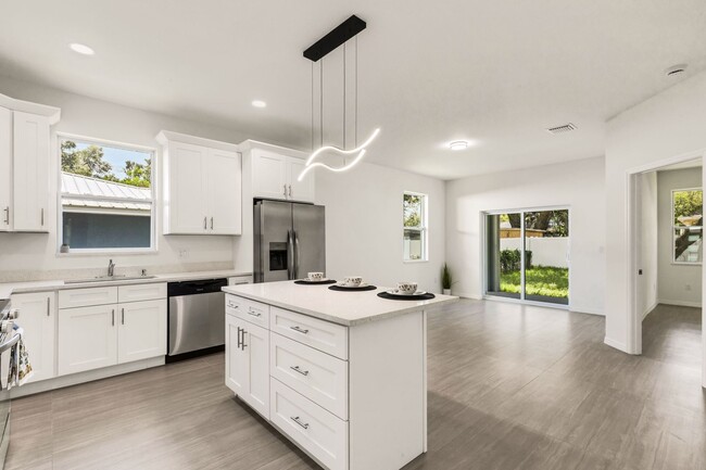 Building Photo - Brand New Tampa Home!!!