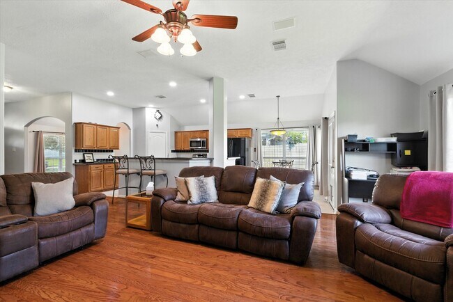 Building Photo - 16626 Bluefin St