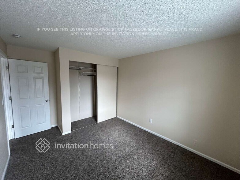 Building Photo - 5325 W 115th Pl