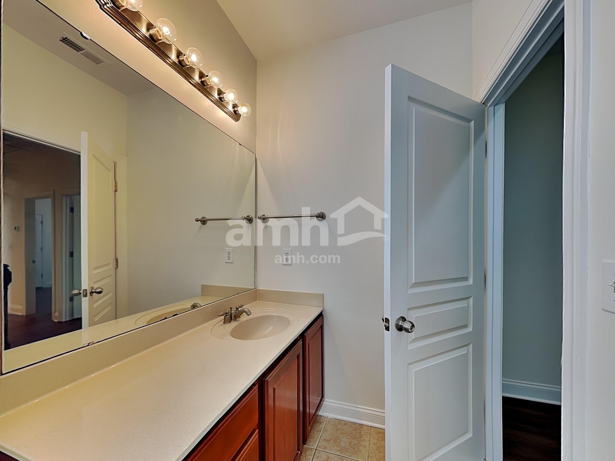 Building Photo - 8100 Lynwood Square