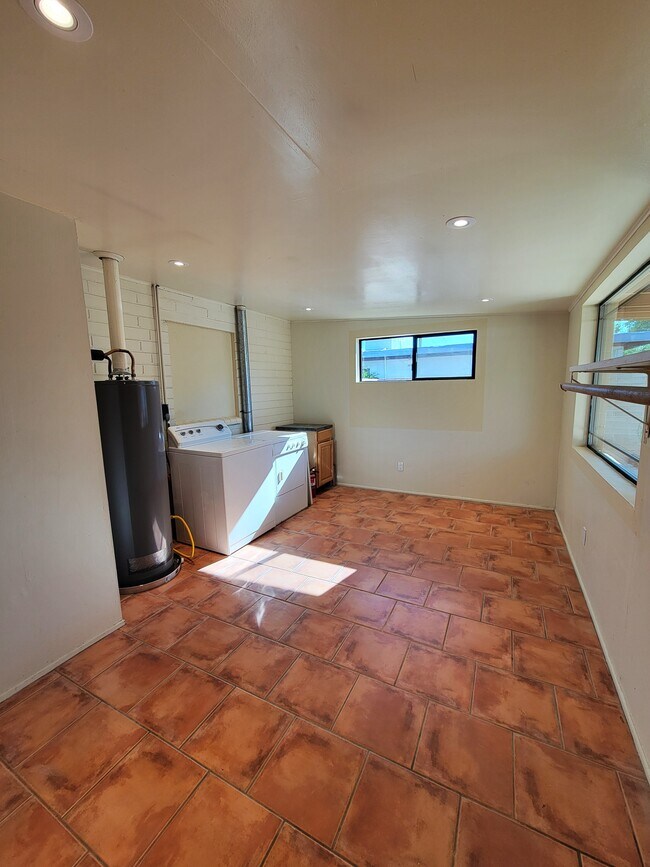 Large Utility Room - 5650 E Mabel St