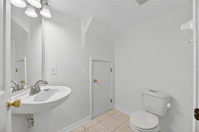 Building Photo - 10737 Keys Gate Dr