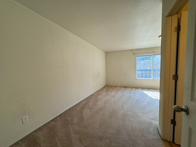 Building Photo - Spacious 3-Bedroom Duplex Located within C...