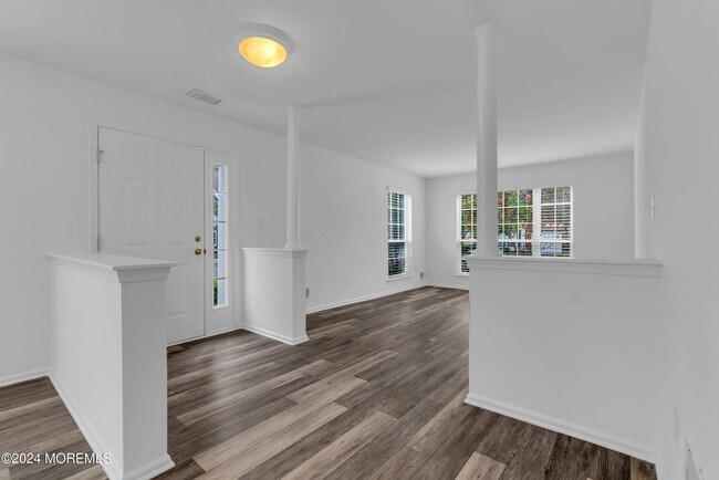 Building Photo - 2 Charles Ct