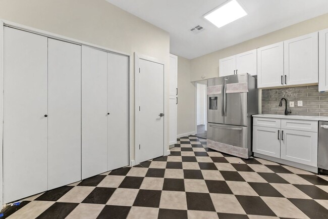 Building Photo - Upgraded and ready 5 bed 2 bath home next door to the 3 bed 2 bath home