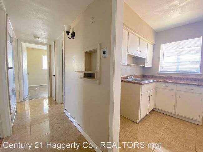 Building Photo - 3 br, 1.5 bath House - 9211 Montgomery
