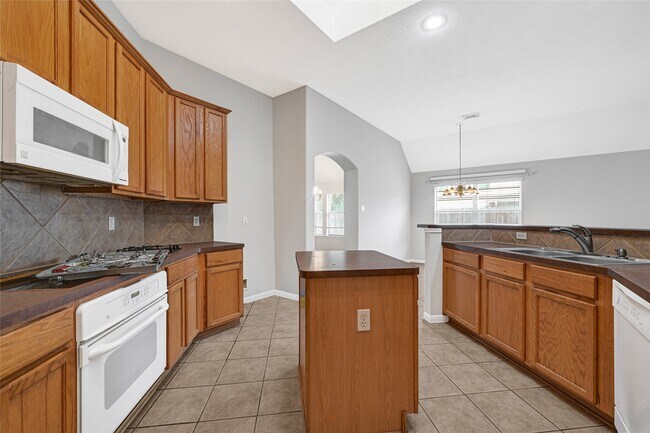Building Photo - 2311 Falcon Knoll Ln