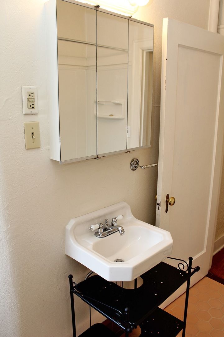 Building Photo - 2354-2362 SW Cactus Dr