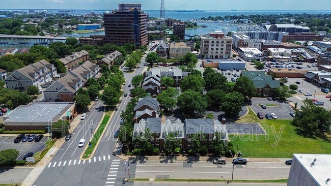 Building Photo - 3 Lincoln St