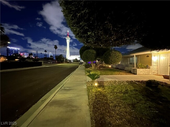 Building Photo - 1819 S Beverly Way