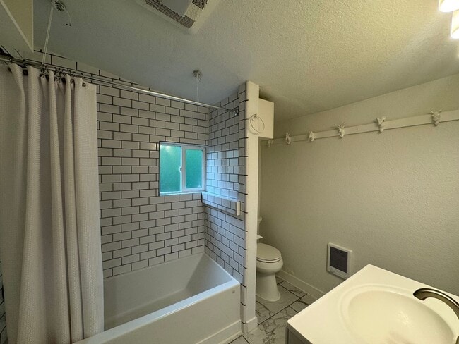 Building Photo - 527 S 50th St