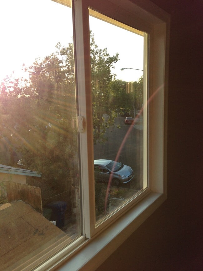 Building Photo - this will be gone this weekend! Rare change to rent a 2005 built 2 bedroom house HOUSE in Glassel...