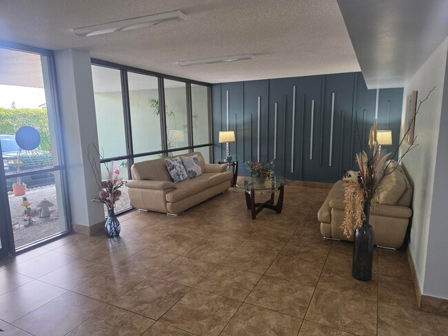 Building Photo - 2731 Taft St