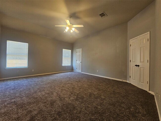 Building Photo - 164 Ashwood N
