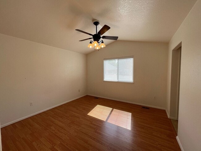 Building Photo - Wonderful Home in Evans