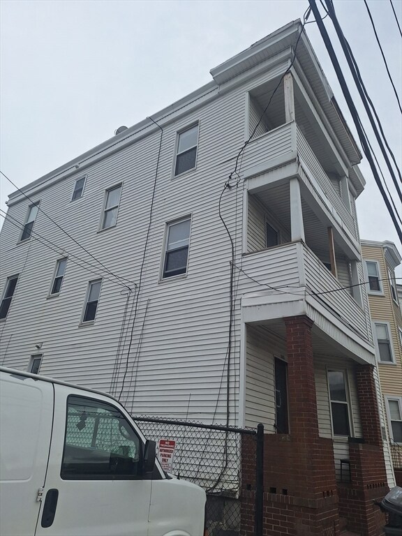 Building Photo - 241 Walnut St