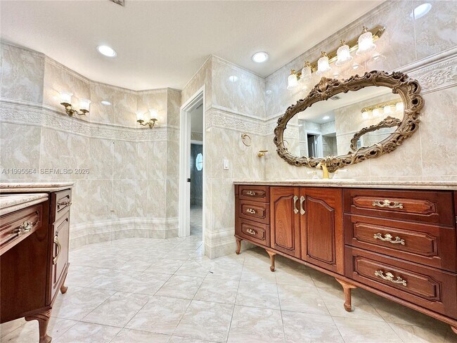 Building Photo - 5023 NW 94th Doral Pl