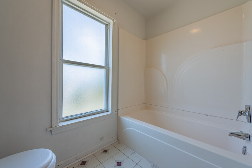 Building Photo - 5552 Black St