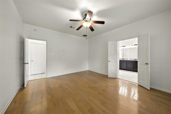 Building Photo - 9219 Gilbert Hollow Dr