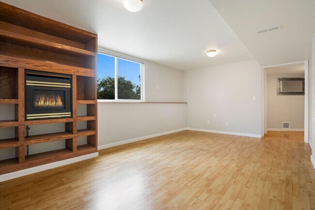 Building Photo - Updated 4 Bedroom Home with Amazing Yard, ...