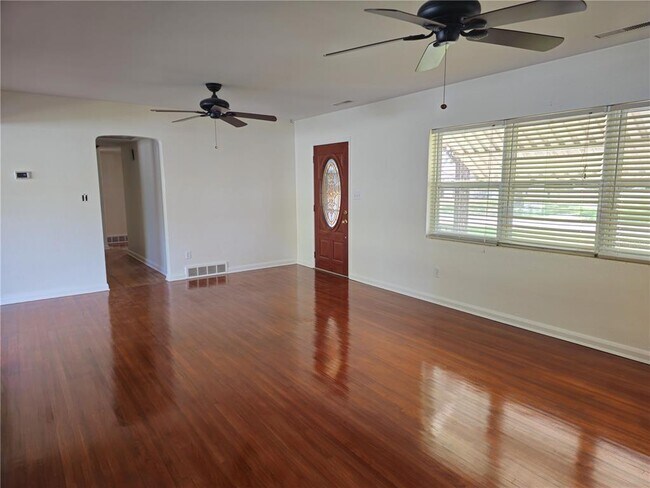 Building Photo - 1369 Whitacre Dr