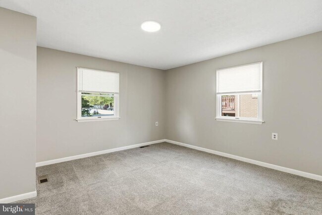 Building Photo - 638 Westwood Dr
