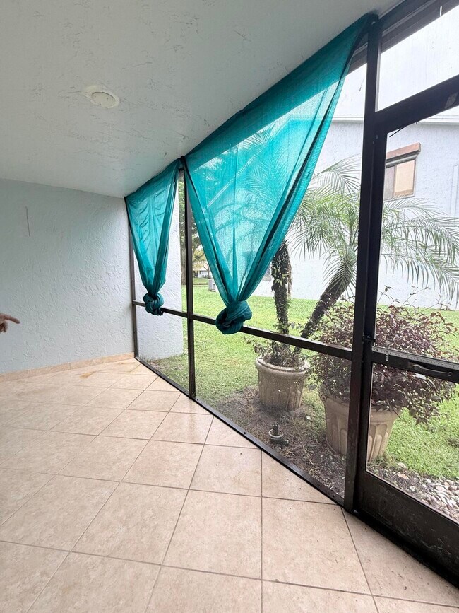 Building Photo - 1635 Woodbridge Lakes Cir