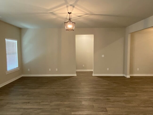 Building Photo - Home for Rent in Jemison, AL...  Available...