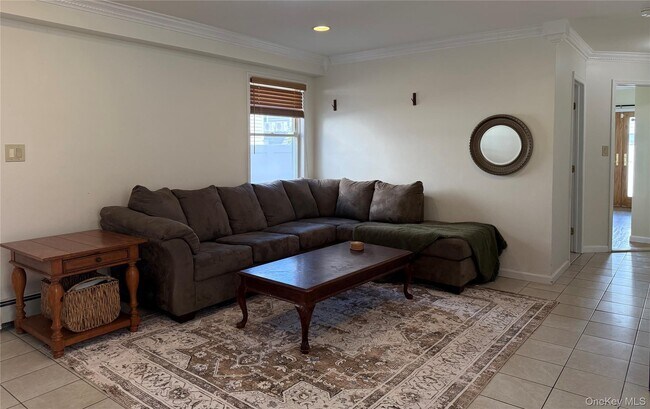 Building Photo - 227 W Pine St