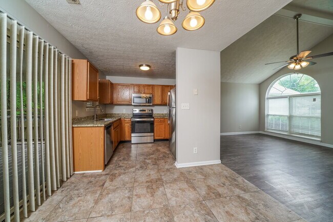 Building Photo - 11111 Meadow Chase Ct