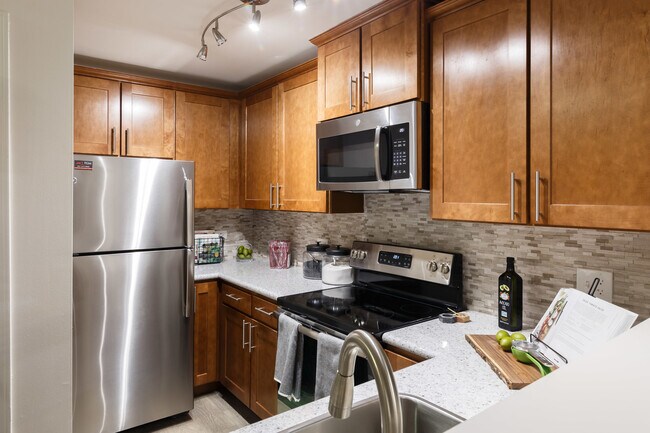 Building Photo - 120 Aster Dr