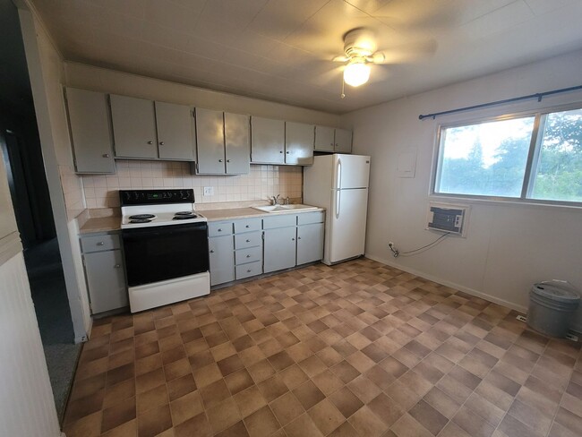 Building Photo - 1225 S Arp Ave