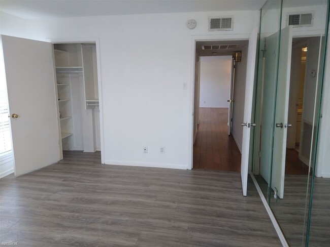 Building Photo - 2 br, 2 bath Condo - 8401 North New Braunf...