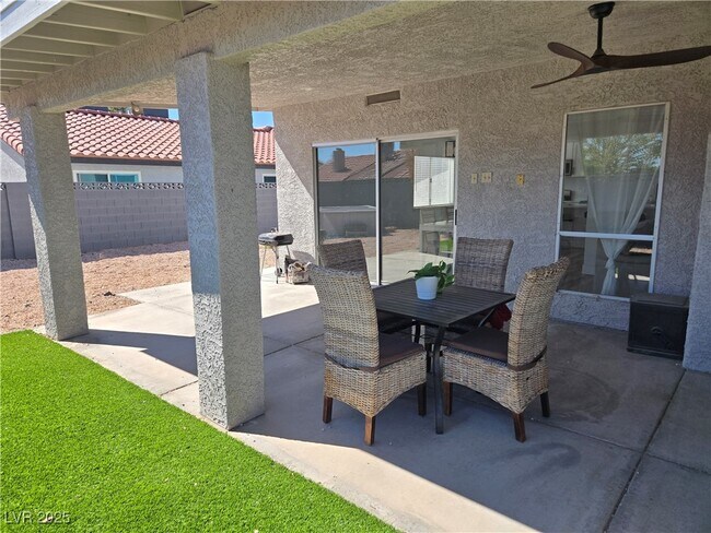 Building Photo - 1405 Termas