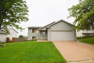 Building Photo - Move-In Ready4 BR with Large Yard!