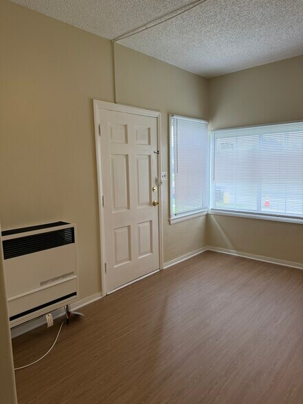 front room - 801 W Glenoaks Blvd