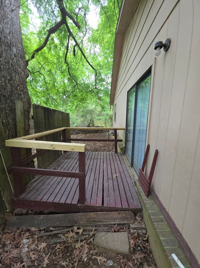 Building Photo - 300 N Hartford Ave