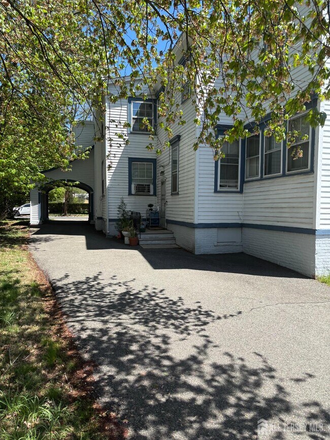 Building Photo - 76 S Adelaide Ave