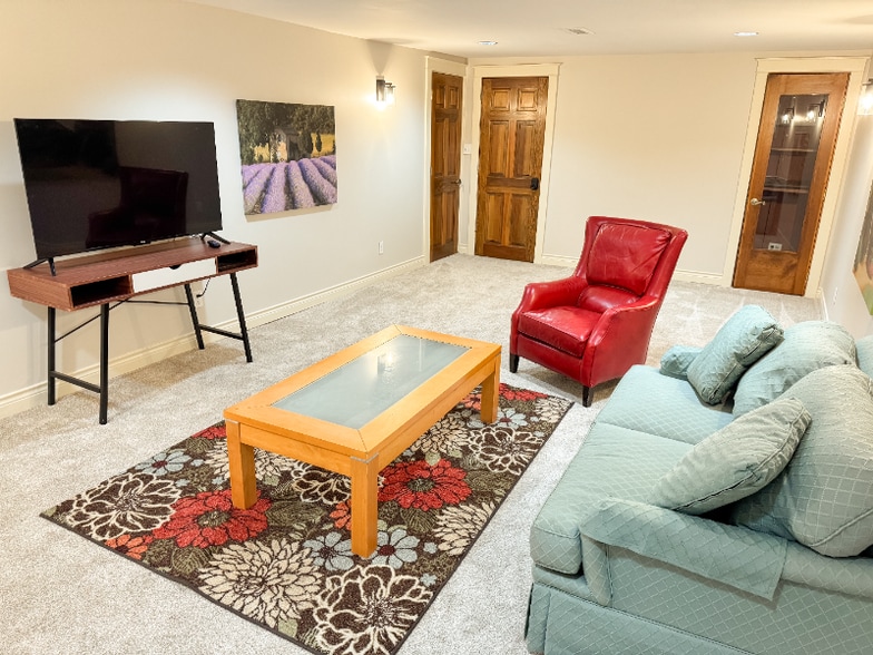 Building Photo - 835 Ouray Ave