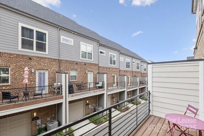 Building Photo - 12106 Brooklyn Ave