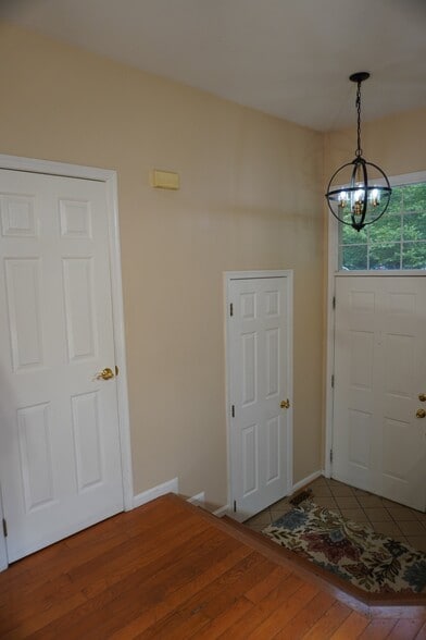 Building Photo - 8381 Township Dr