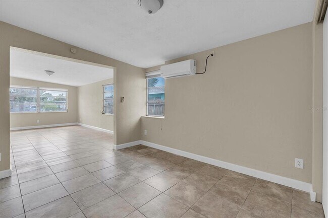 Building Photo - 333 72nd Ave