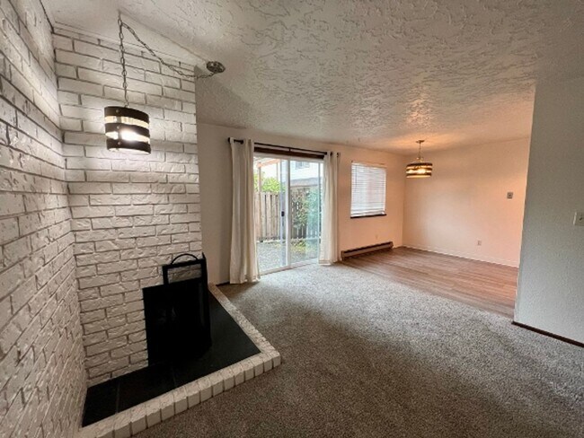 Building Photo - 2 BD Unit - Excellent Lacey Location